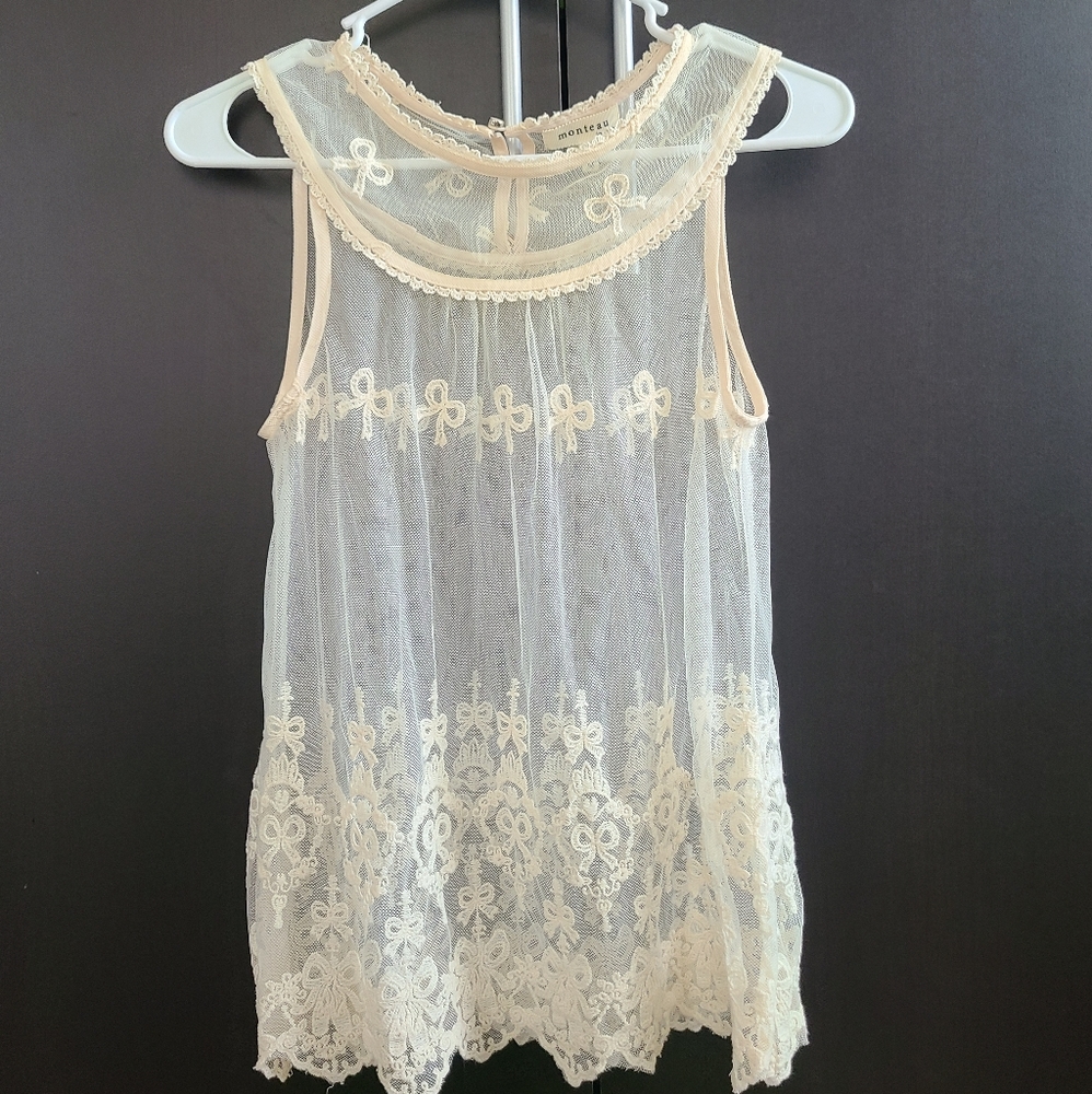 Vintage lace creamy tank top